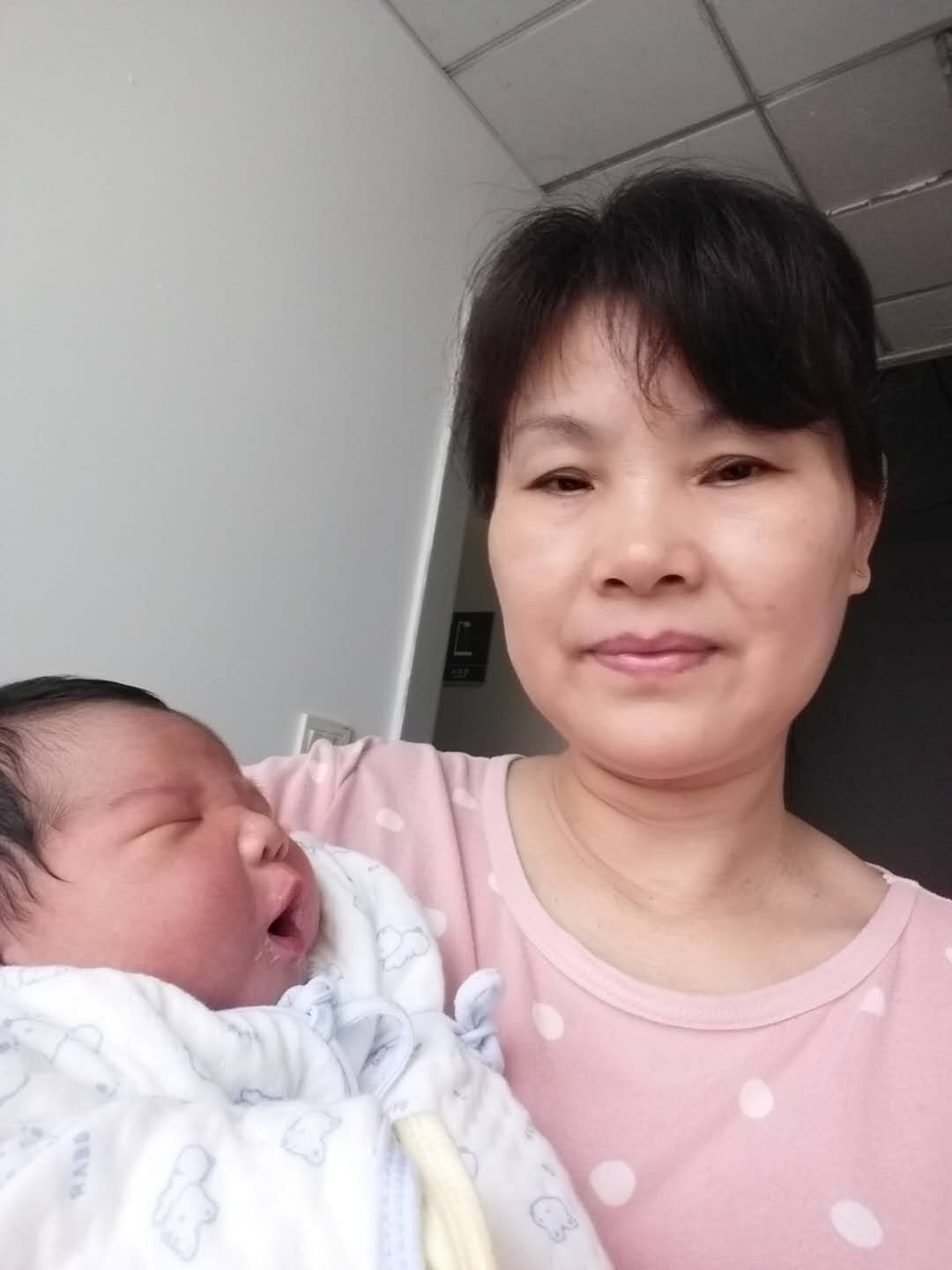 /李春丽月嫂的个人照片展示