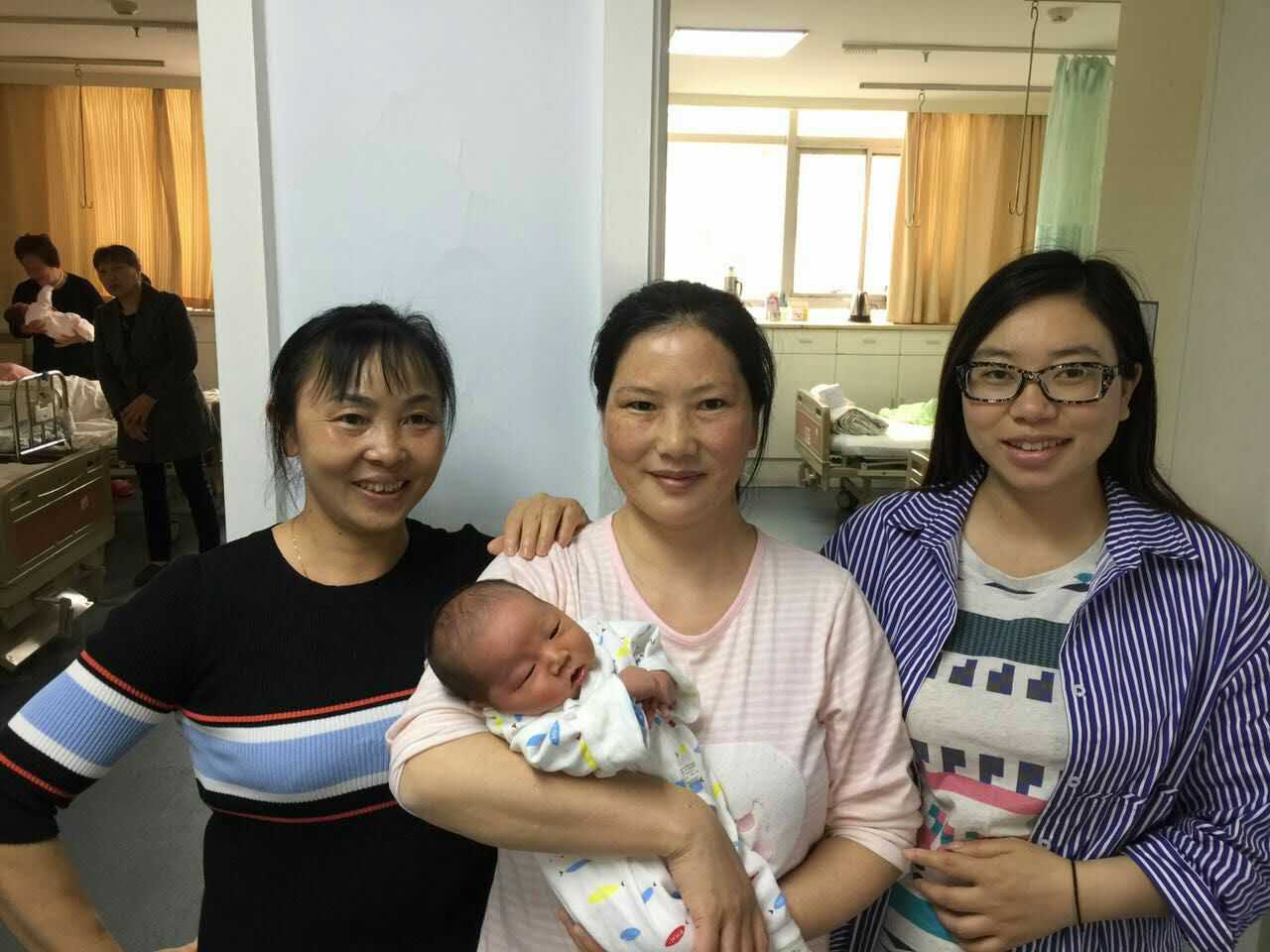 /徐红玉月嫂的个人照片展示