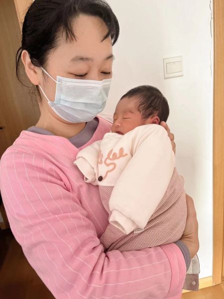 /陈玉红月嫂的个人照片展示