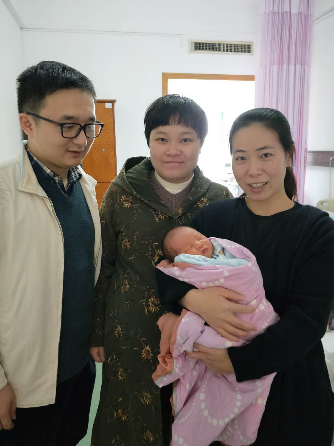 /金梅红月嫂的个人照片展示