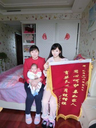 /覃玉玲月嫂的个人照片展示