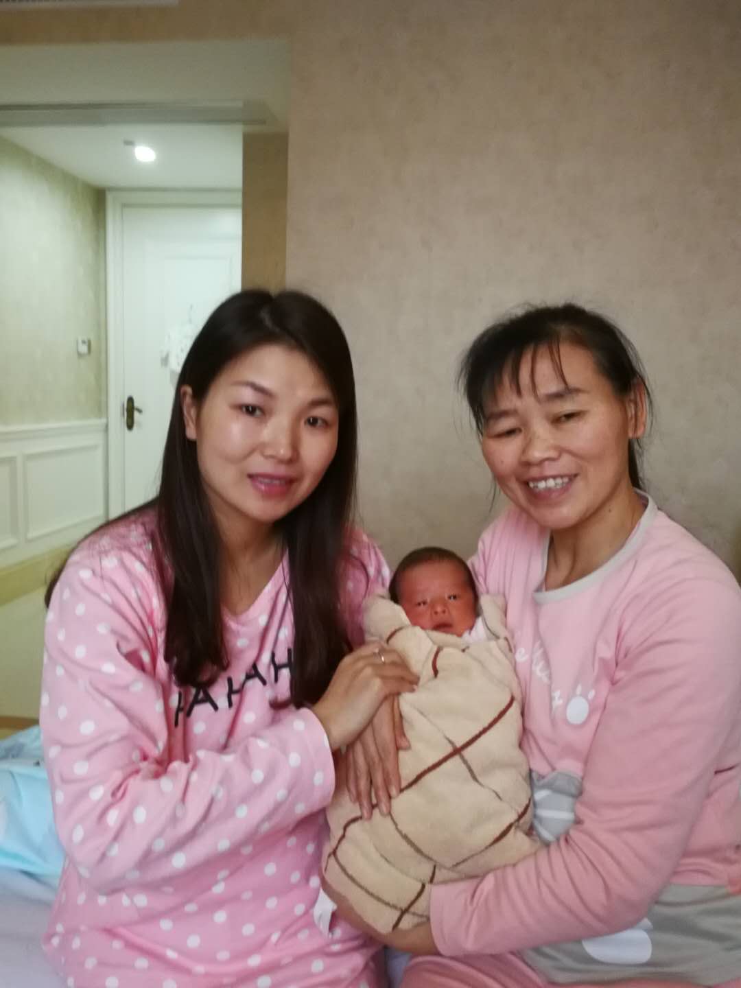 /孙美娥月嫂的个人照片展示