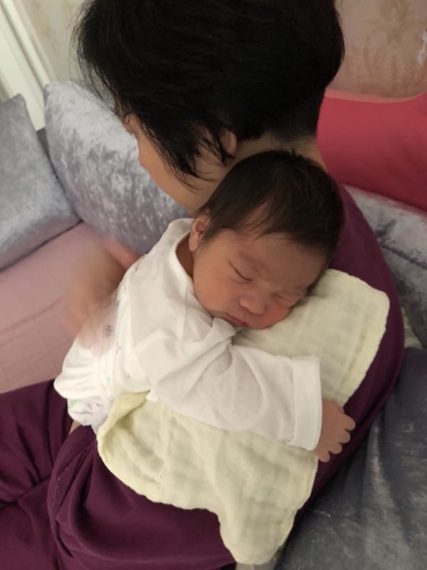 /李伶俐月嫂的个人照片展示
