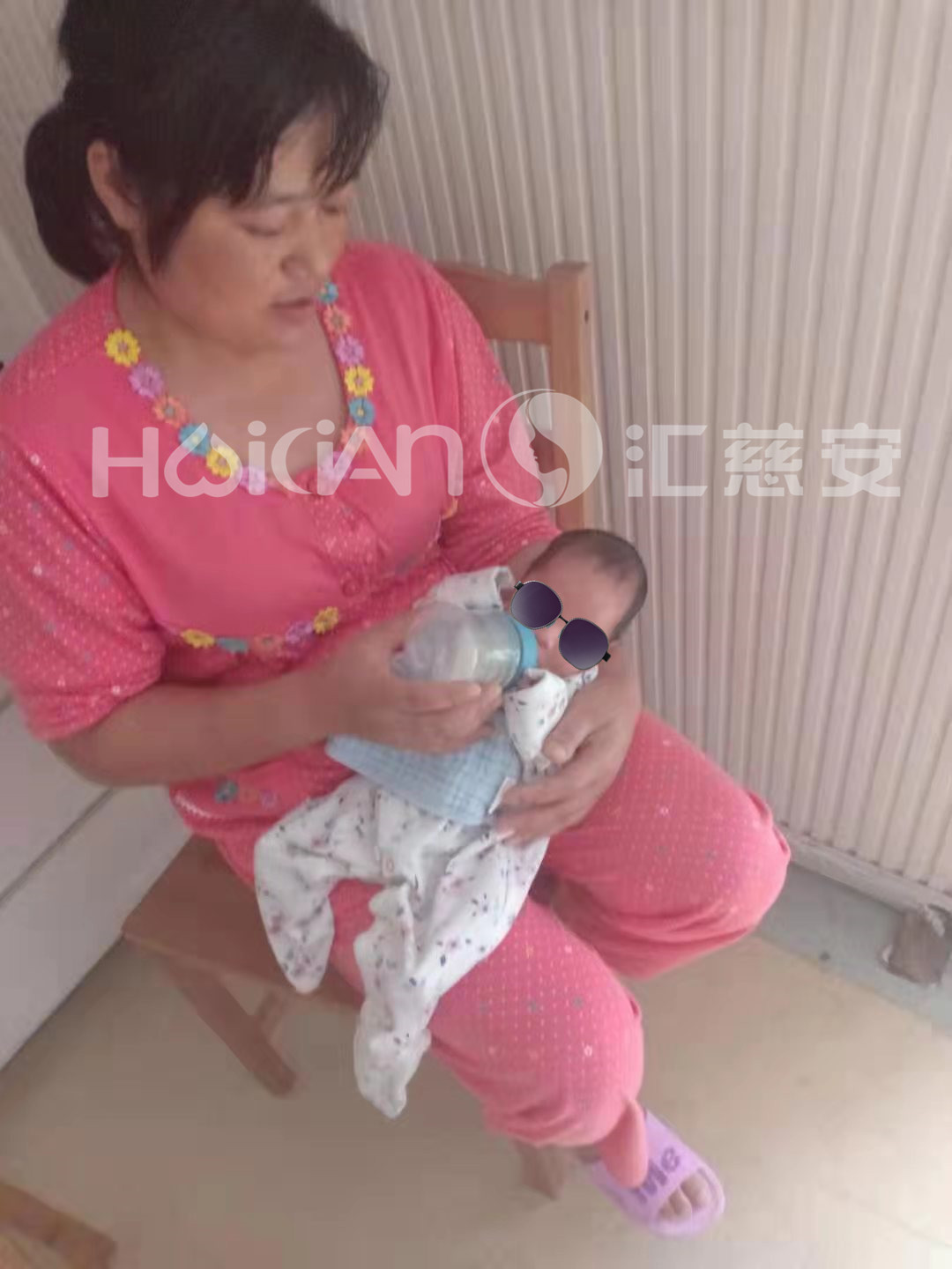 /谭咏梅月嫂的个人照片展示